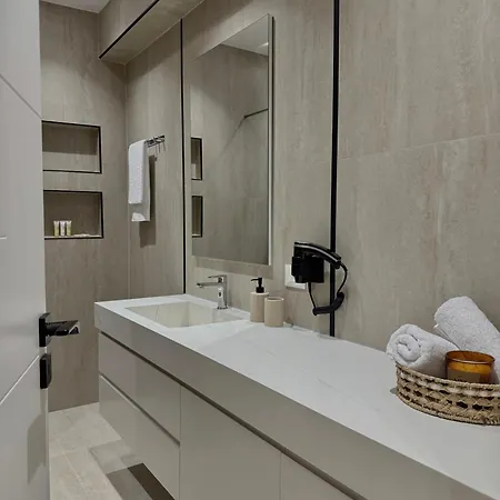 Coastal Luxe Retreat *