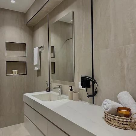 דירה Coastal Luxe Retreat