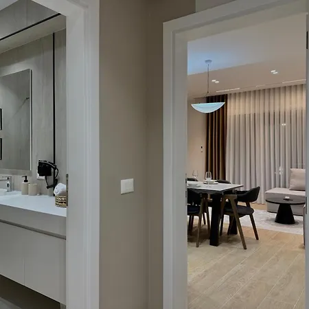 דירה Coastal Luxe Retreat