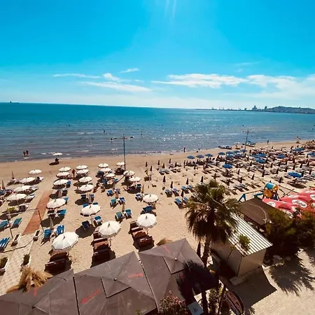 Coastal Luxe Retreat Apartament *