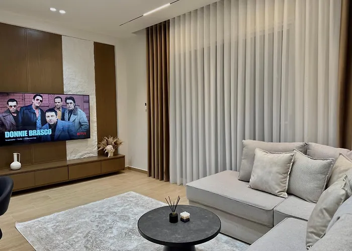 Coastal Luxe Retreat *