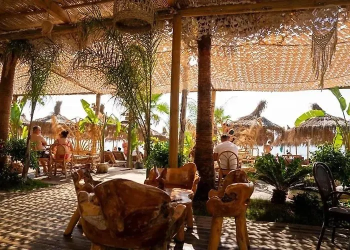 Coastal Luxe Retreat アパート *