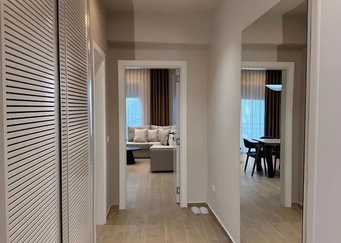 Daire Coastal Luxe Retreat