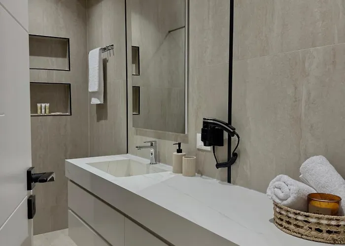 Coastal Luxe Retreat *